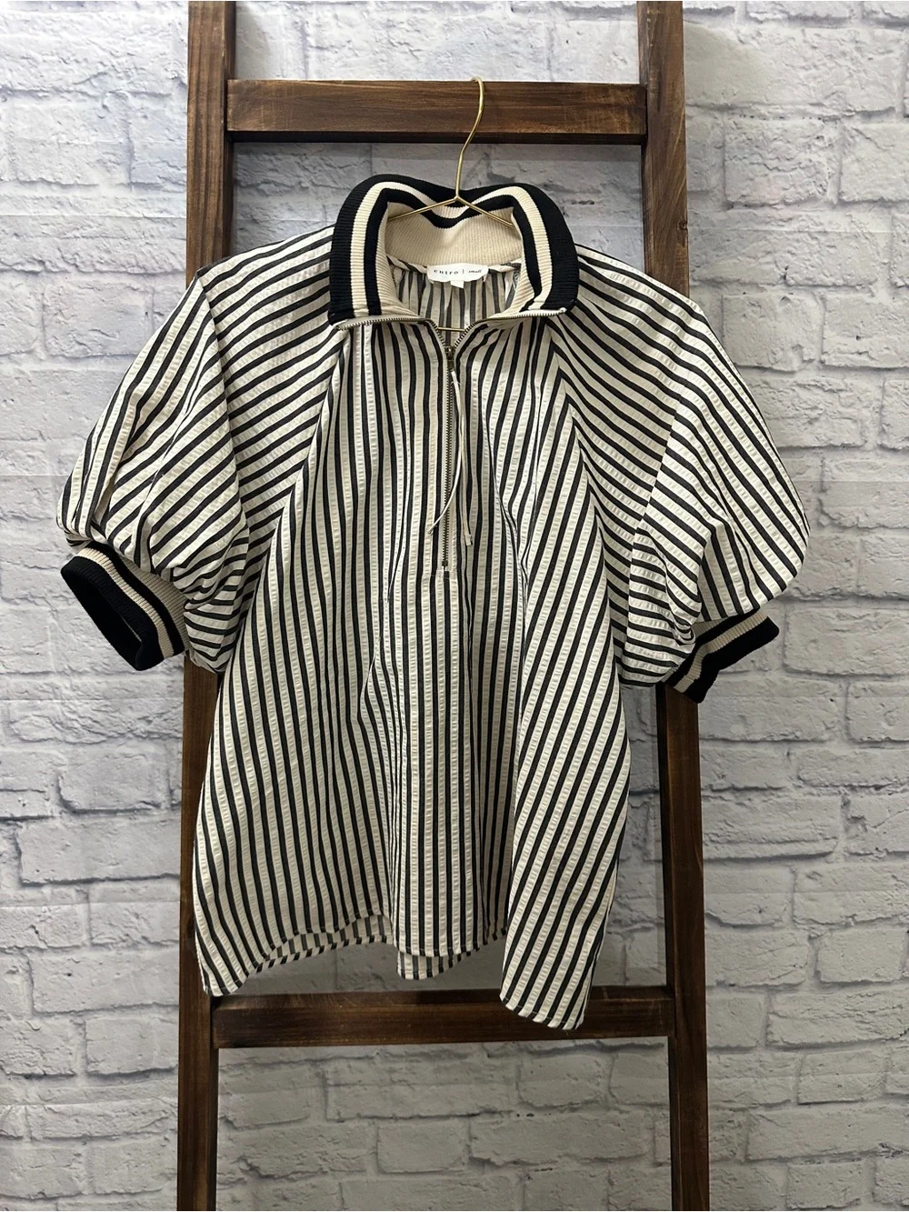 entro Black & Cream Striped Short-Sleeve Zip Polo - Picture 1 of 4